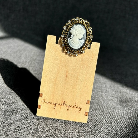 Sparkly Cameo Brooch Pin, Rhinestone Filigree Edging Detail, Black, White, Gold - Picture 15 of 16